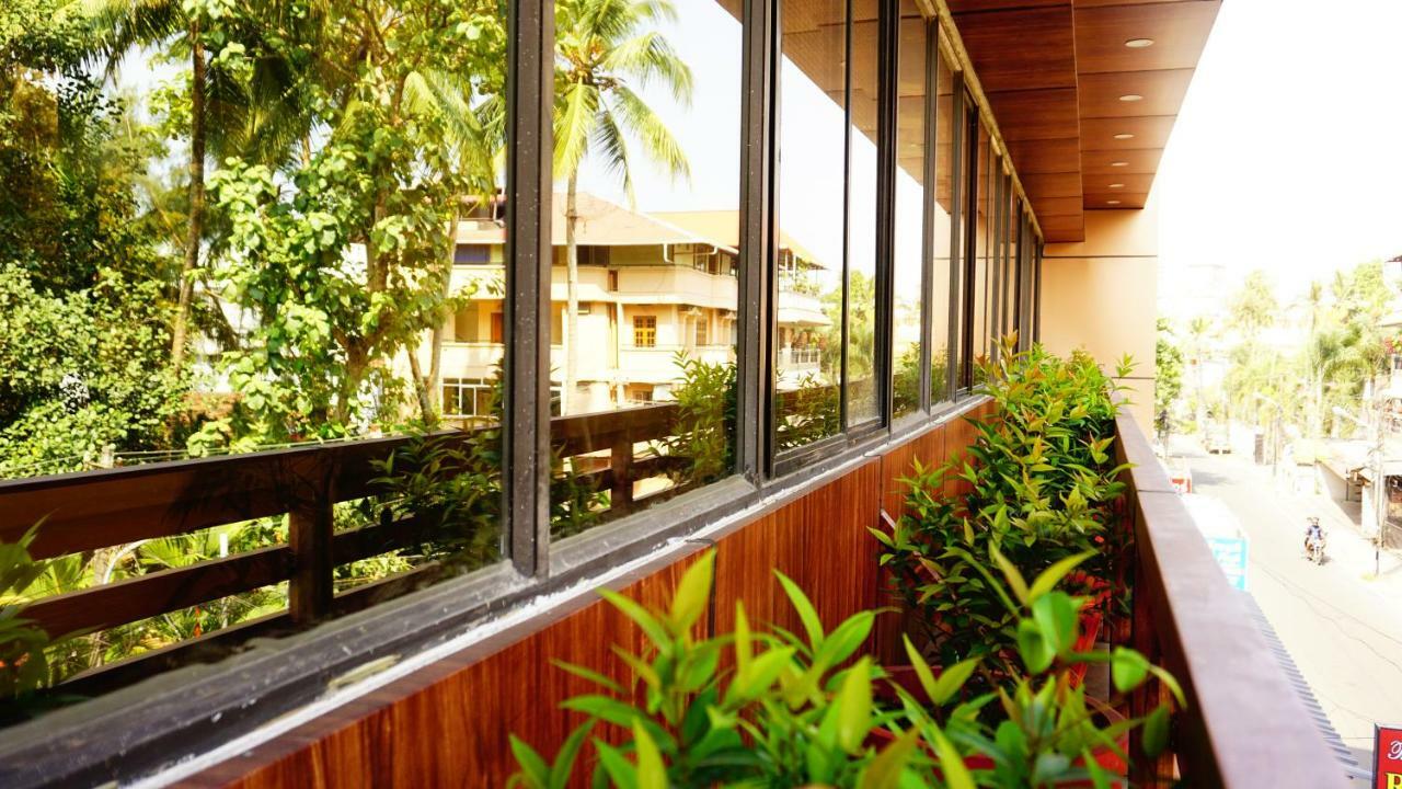 Thayamkery'S Royal Inn Kochi Exterior photo