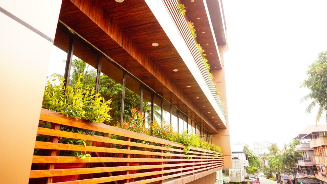 Thayamkery'S Royal Inn Kochi Exterior photo